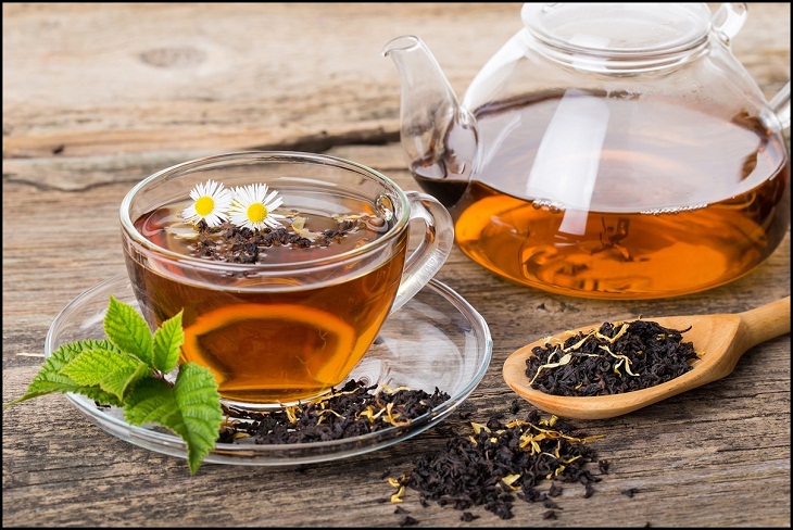 Uống trà có thể đóng vai trò trong việc tiêu hóa, lợi tiểu, tỉnh táo, cải thiện khả năng miễn dịch, giảm huyết áp và cholesterol, v.v.